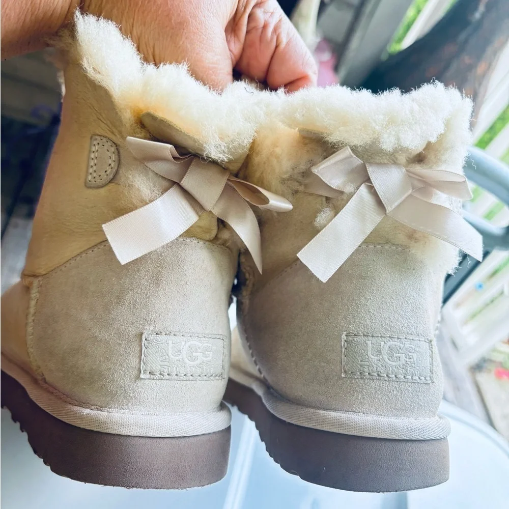 UGG Mini Bailey Button II